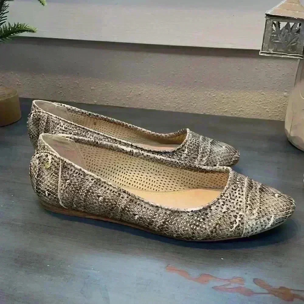 VINCE CAMUTO Women’s Flats - Picture 6 of 8